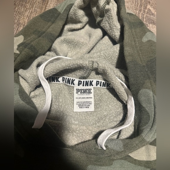 Cropped camo hoodie - Picture 2 of 2